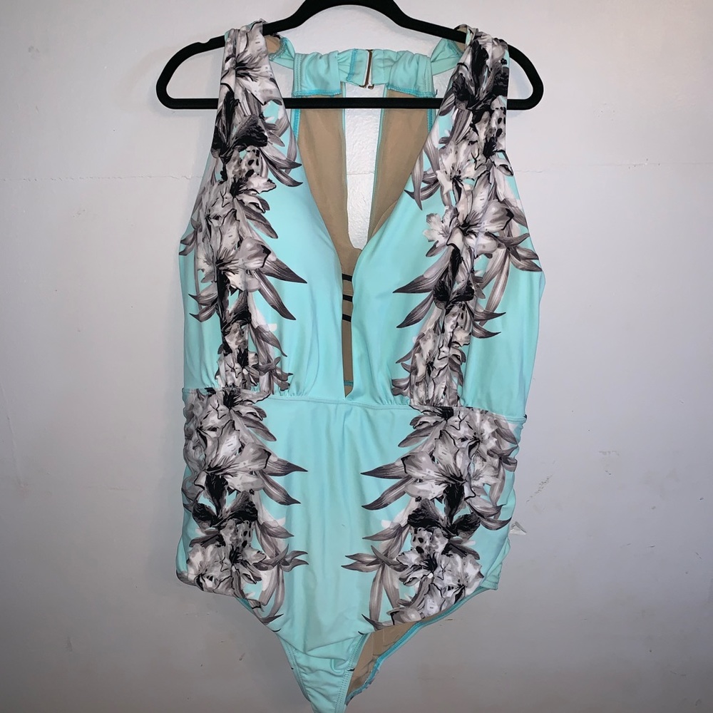 One piece Cacique swimsuit